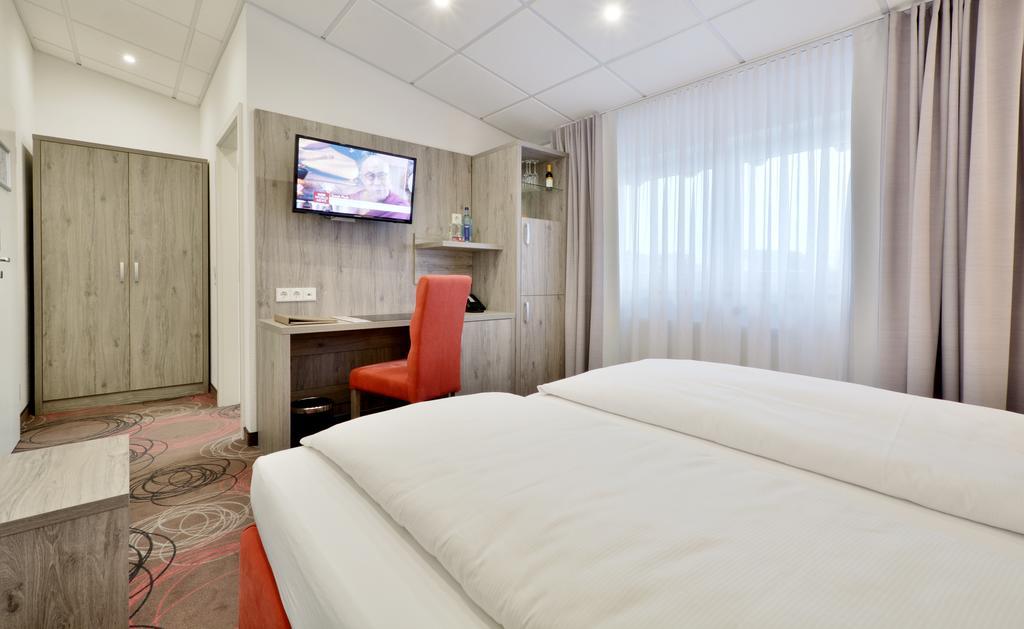 Hotel Engelhorn Лаймен Екстериор снимка