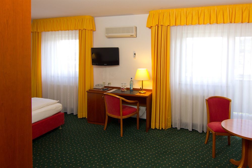 Hotel Engelhorn Лаймен Екстериор снимка